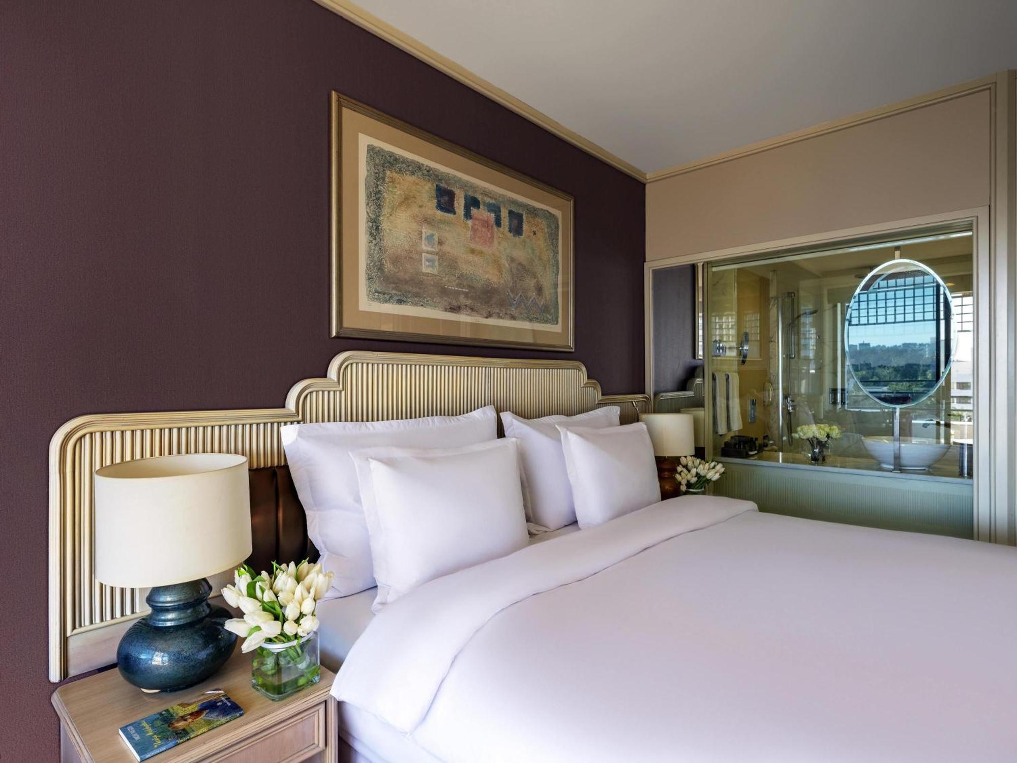 Standard Zimmer mit Kingsize-Bett Stadtblick