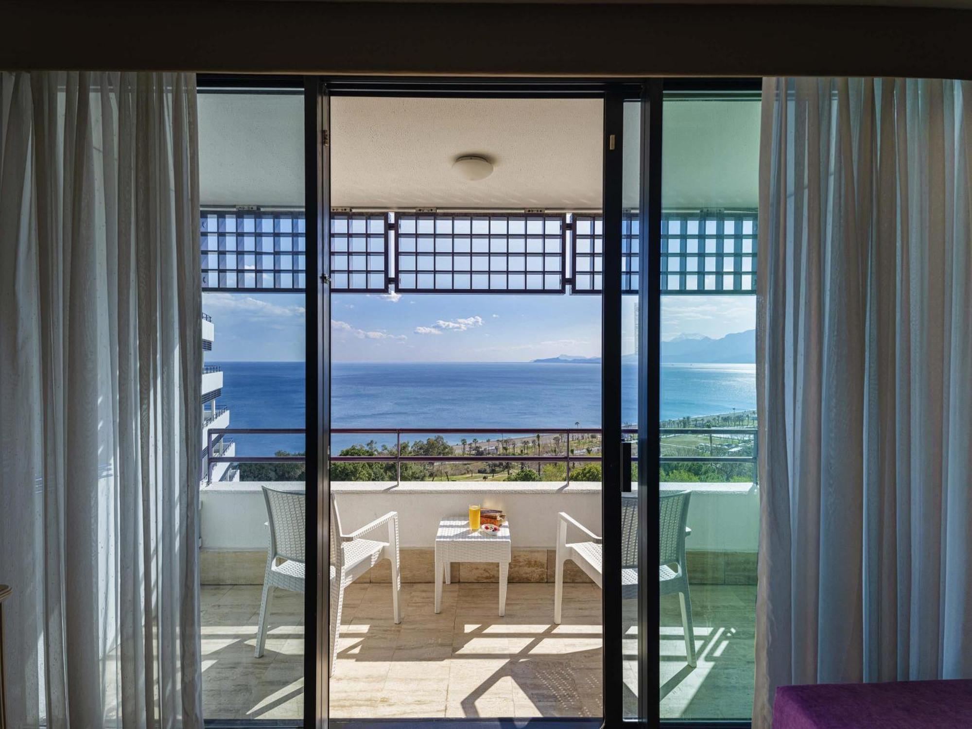 Standard Zimmer mit Panoramablick auf das Meer