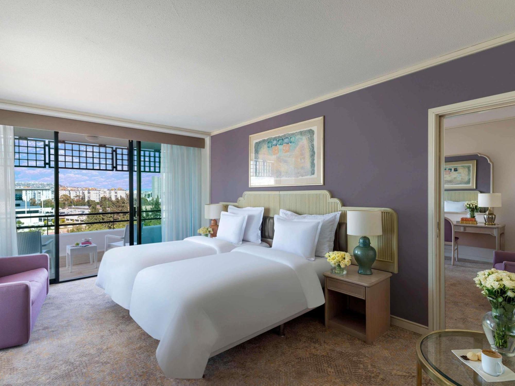 Family King Bed Suite Two Twin Beds Terrace Sea View