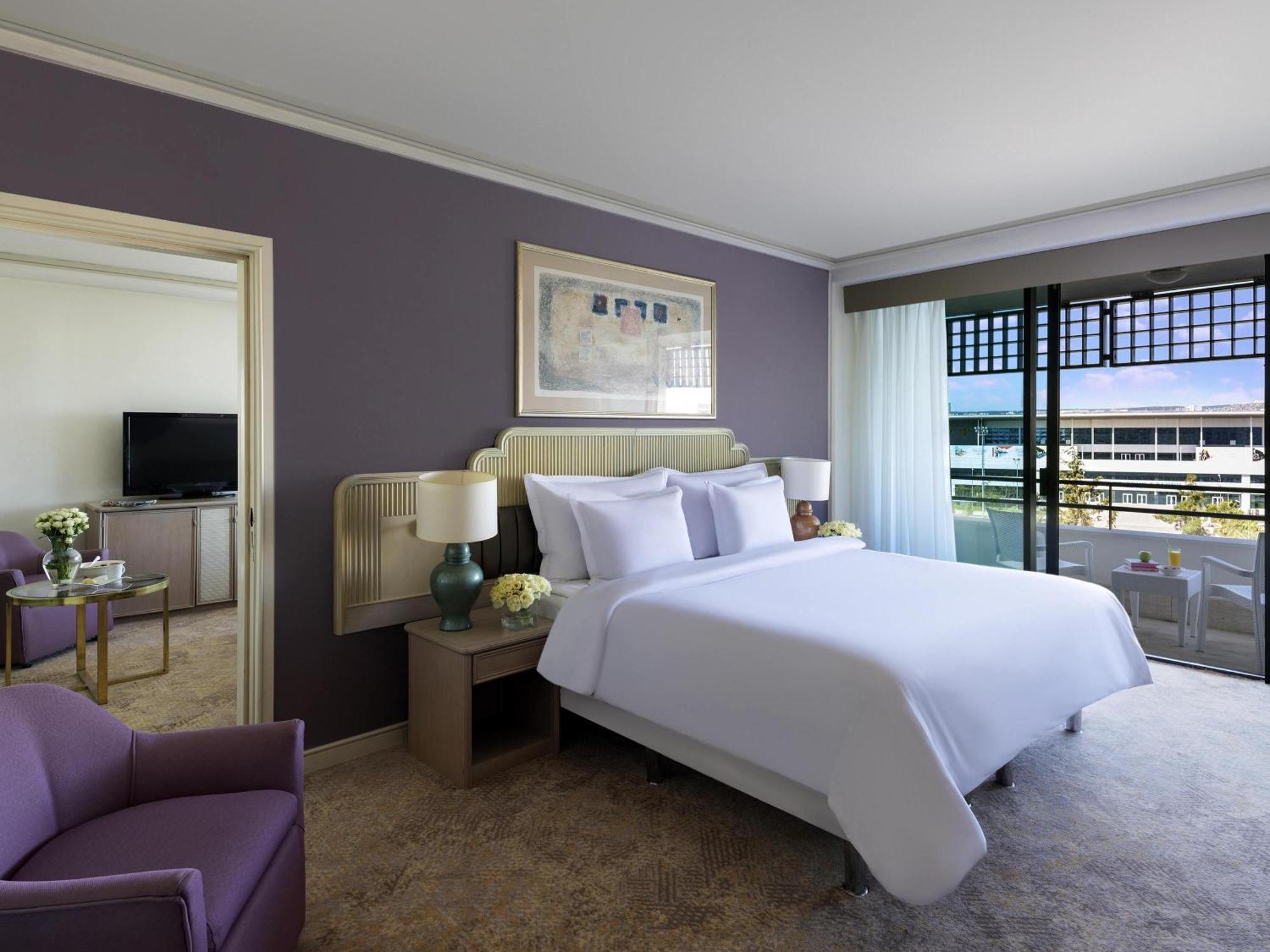 Family King Bed Suite Two Twin Beds Terrace Sea View